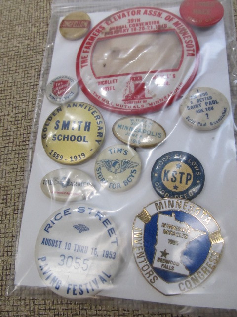 lot 195 image: Lot of Assorted Misc Vintage Pinbacks