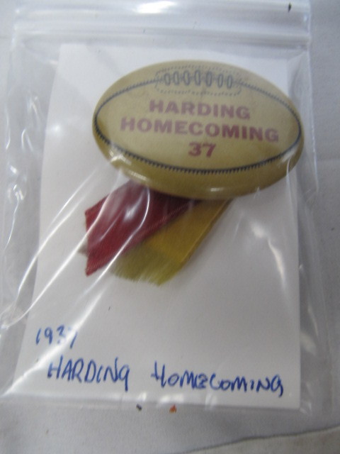 lot 200 image: 1937 Harding Homecoming Pinback