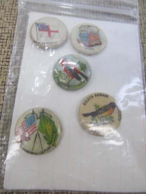lot 205 image: Lot of Assorted Vintage Pinbacks