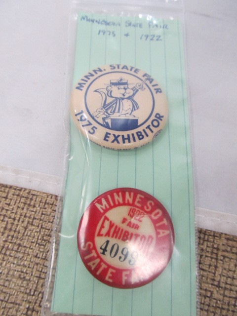 lot 209 image: 1922 & 1975 Minnesota State Fair Exhibitor Pinbacks