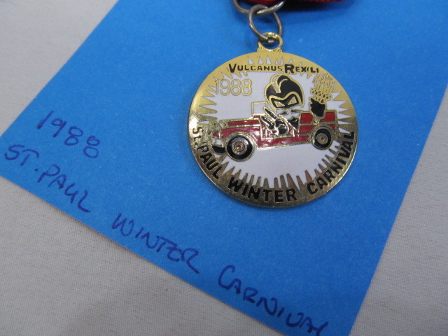 lot 218 image: 1988 St Paul Winter Carnival Medal