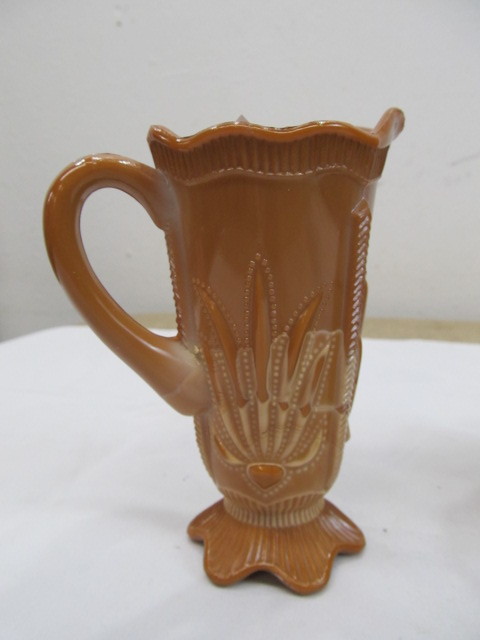 lot 256 image: Greentown Glass Creamer & Sugar Set