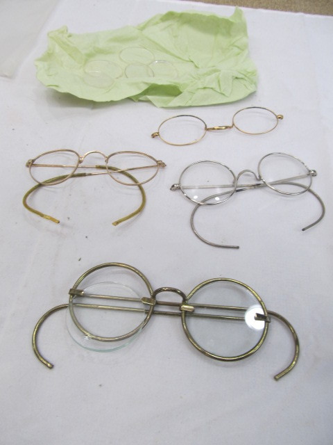 lot 281 image: Lot of Vintage Eyeglasses
