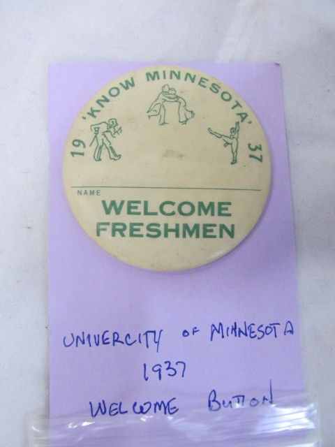 lot 290 image: 1937 Welcome Freshmen U of M Pinback