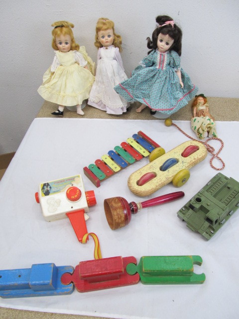 lot 294 image: Lot of Vintage Toys & Dolls