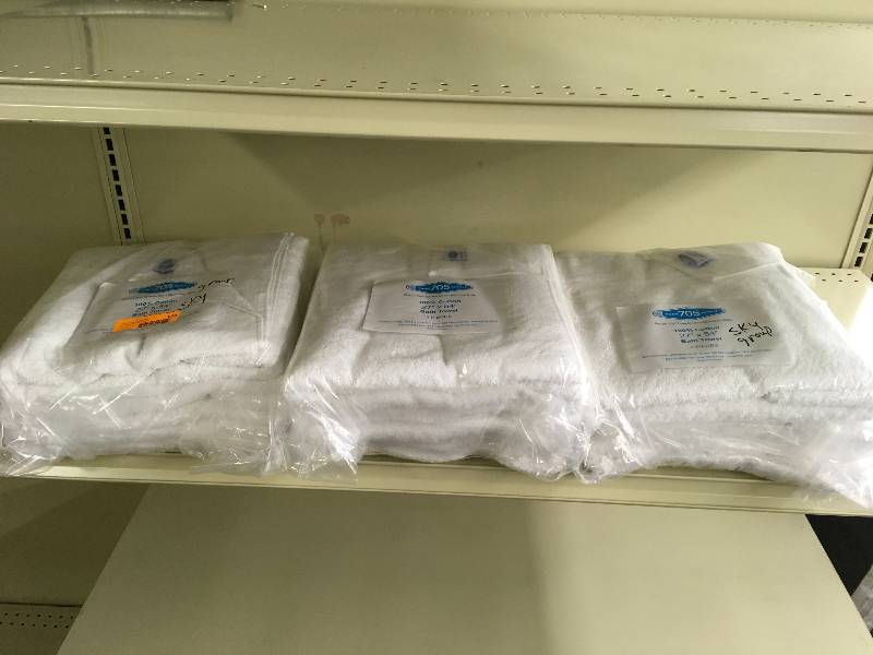 WHITE BATH TOWELS