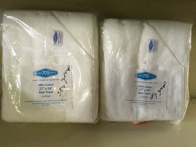 WHITE BATH TOWELS