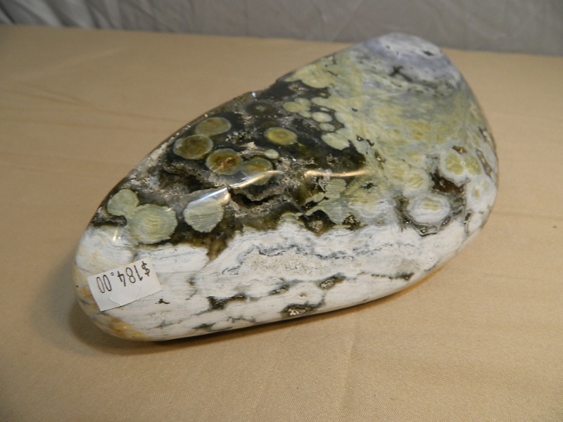 lot 5 image: Beautiful Geode  Stone 