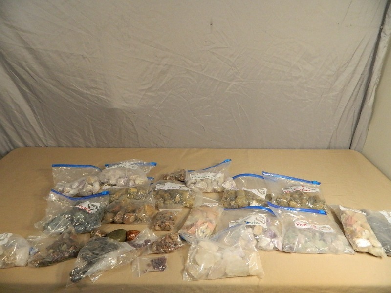 lot 7 image: Rocks, Gems, Etc