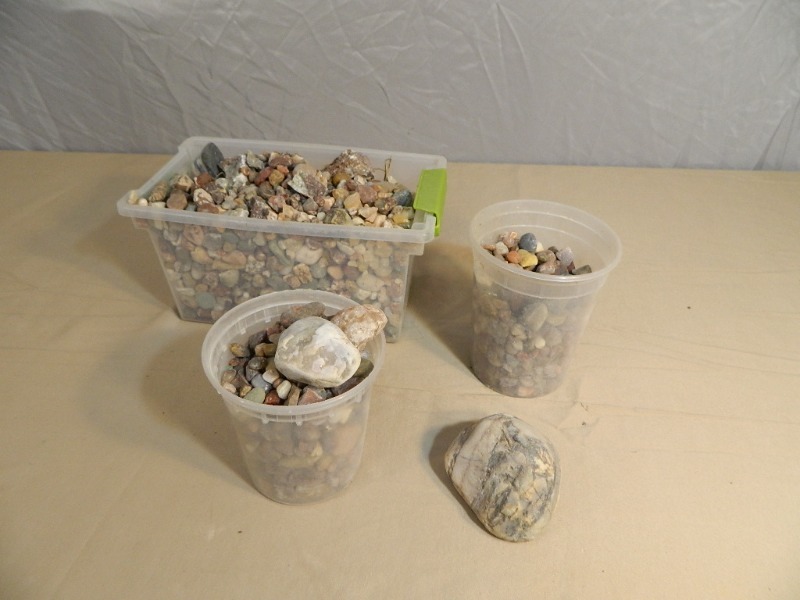 lot 9 image: Rocks, Gems, Etc