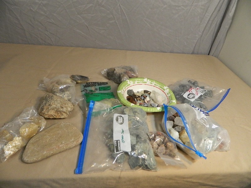 lot 10 image: Rocks, Gems, Etc