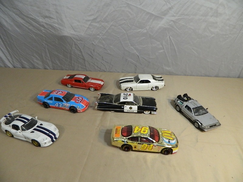 lot 19 image: 7 Diecast Model Cars