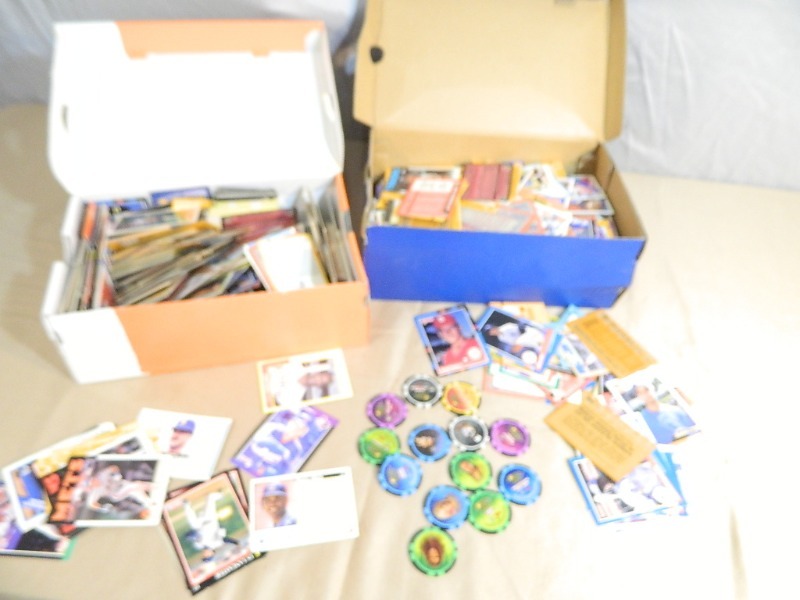 lot 22 image: Large Assortment of Collector Cards