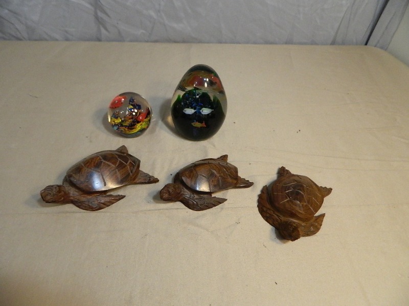 lot 30 image: Cute Paper Weights and Wood Turtles