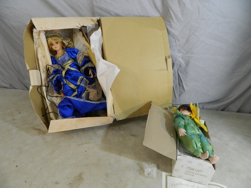 lot 40 image: 2 Porcelain Collector Dolls