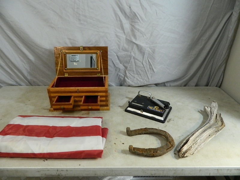 lot 41 image: Collectibles