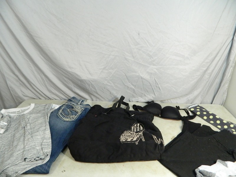 lot 45 image: Silver Jeans and Victorias Secret Items