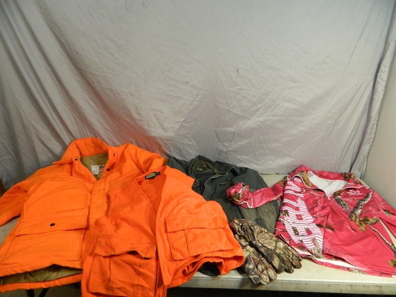 lot 59 image: Camo  Hunting Clothes