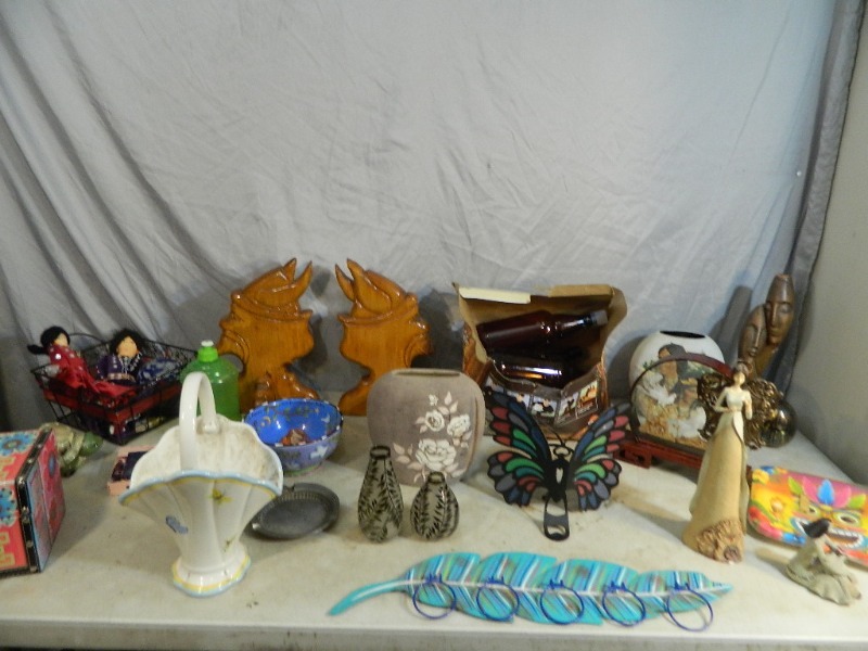 lot 99 image: Home Decor and More