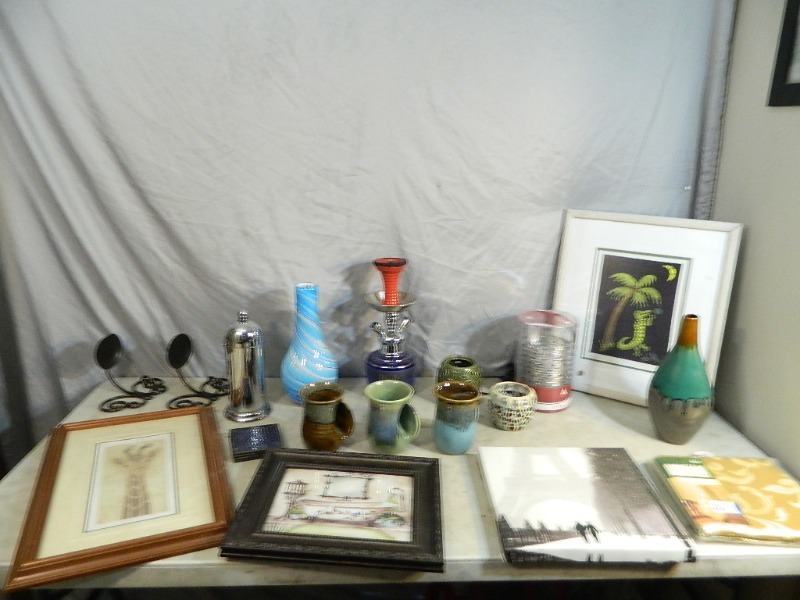 lot 100 image: Home Decor and More