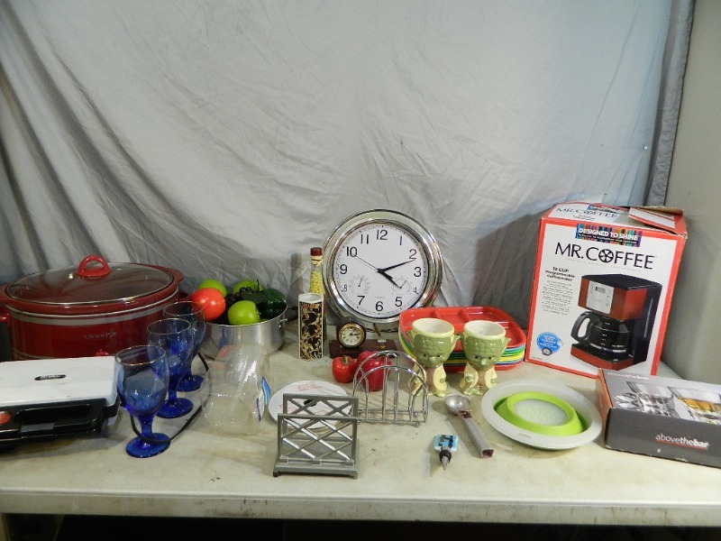lot 116 image: Kitchen Items