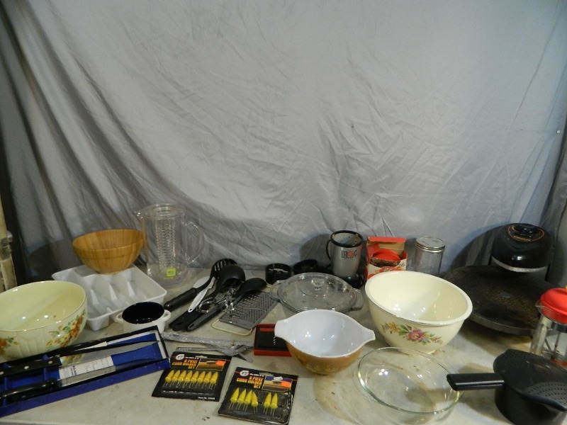 lot 117 image: Kitchen Items