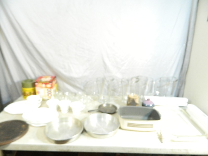lot 127 image: Kitchen Items