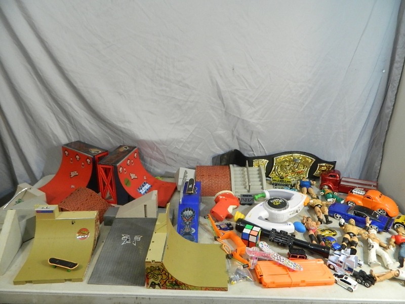lot 134 image: Wrestling Figurines, Tech Deck, More