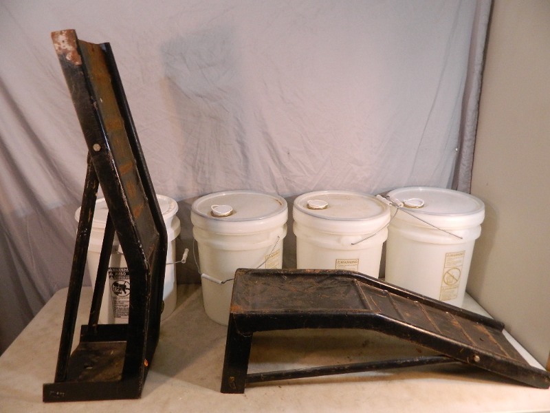 lot 71 image: Auto Ramps, Buckets with Lids
