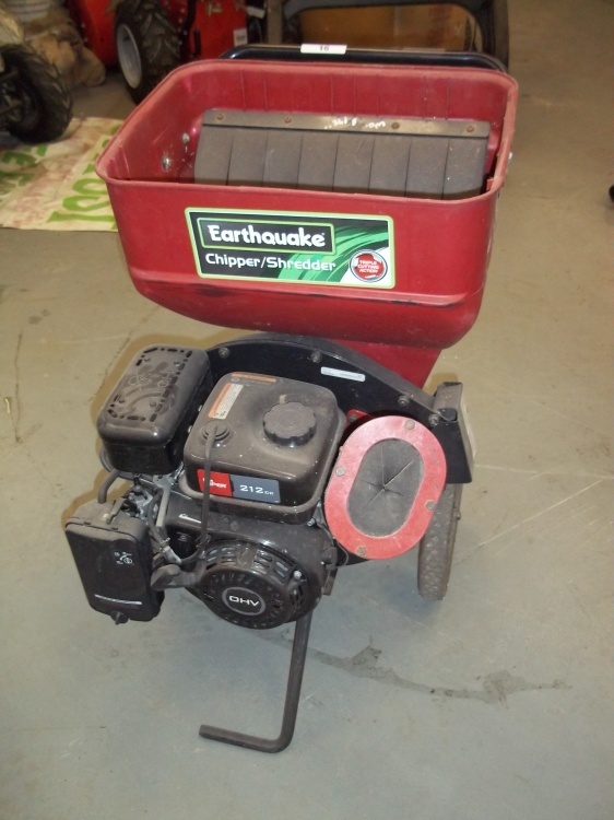 lot 16 image: Earthquake Chipper Shredder