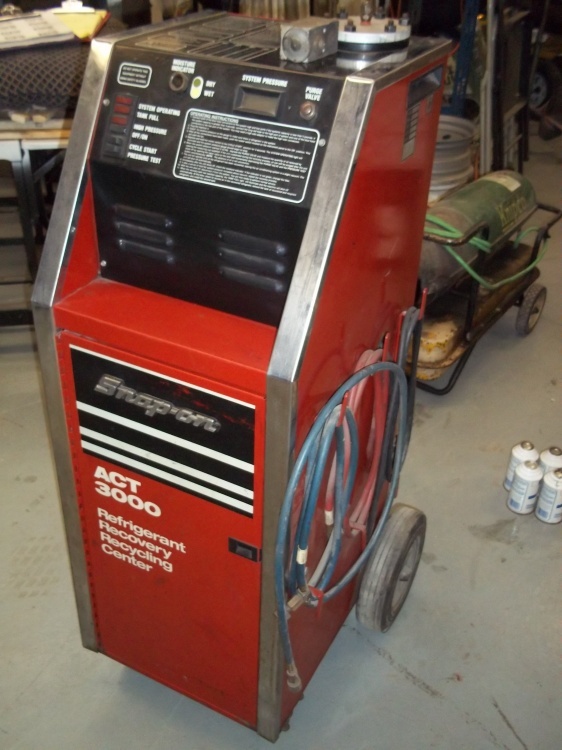 lot 18 image: Freon AC Recycling and Charging Machine ACT 3000