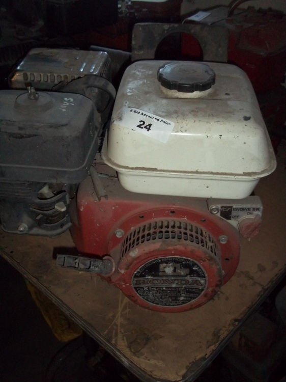 lot 24 image: 5 HP Honda Horizontal Shaft Motor