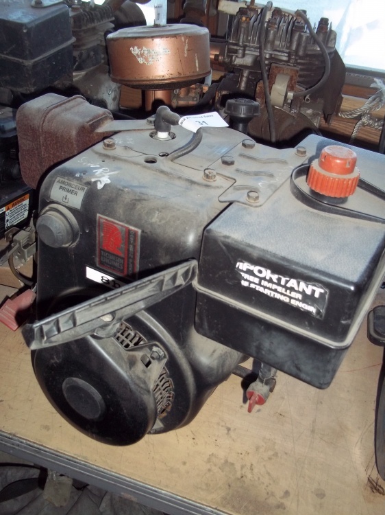 lot 31 image: 8 HP Tecumseh Horizontal Shaft Motor