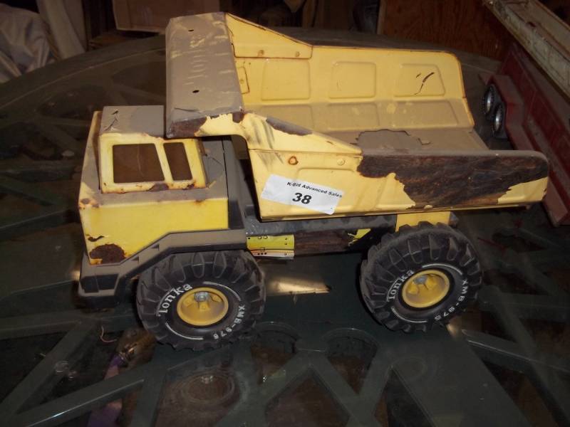 lot 38 image: Tonka Truck