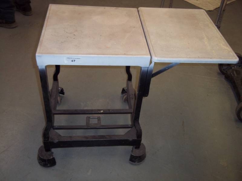 lot 47 image: Table on Wheels