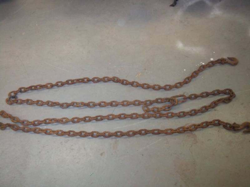 lot 79 image: 19 Log Chain