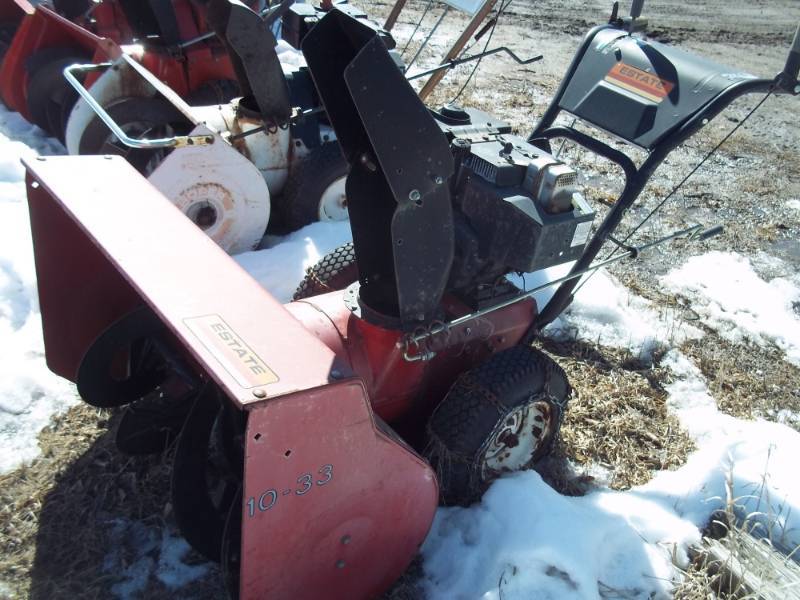 lot 99 image: Snow blower for parts or repair