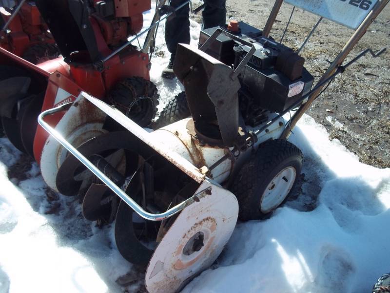 lot 100 image: Snow blower for parts or repair