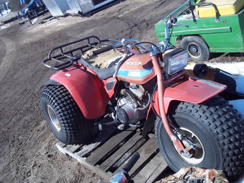 lot 104 image: Honda 200 Three wheeler for parts or repair