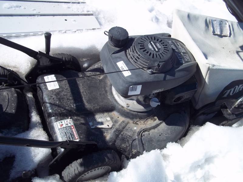 lot 107 image: Push Mower for parts or repair