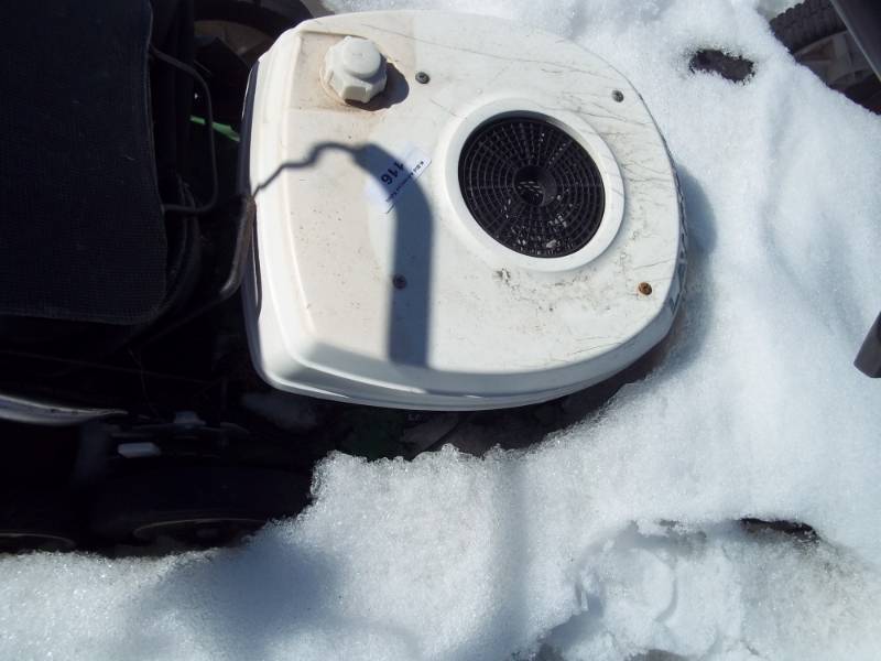 lot 116 image: Push Mower for parts or repair