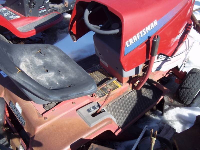 lot 125 image: Riding Lawn Mower for parts or repair