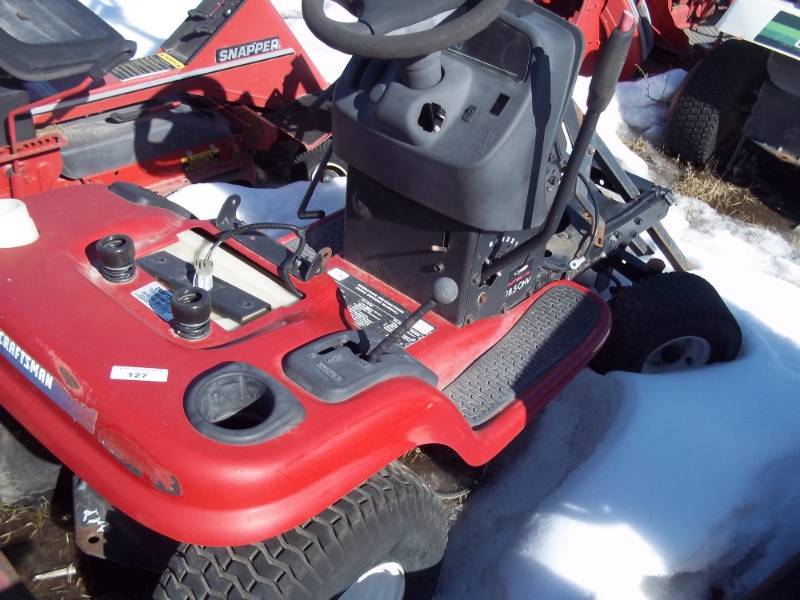 lot 127 image: Push Mower for parts or repair