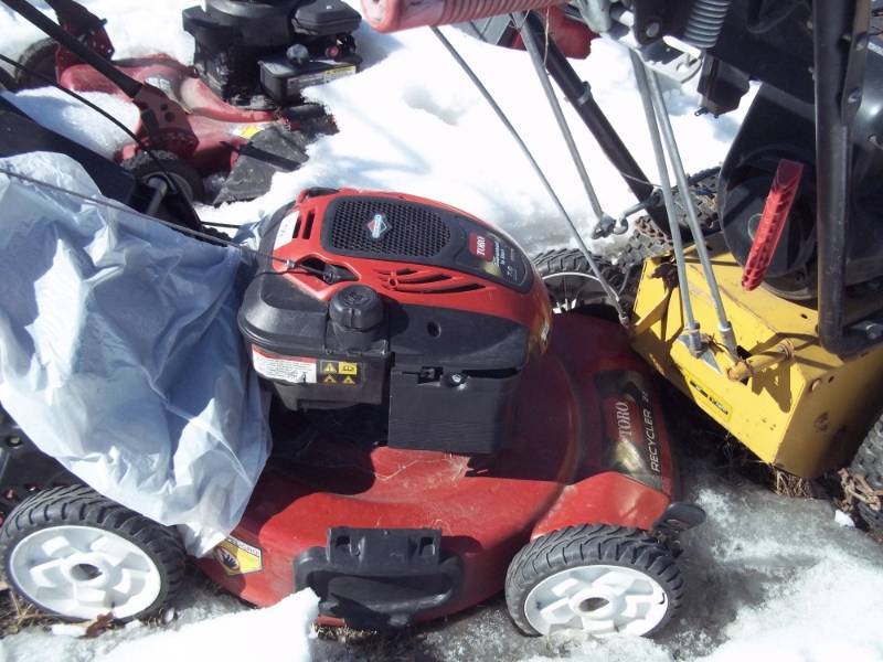 lot 129 image: Push Mower for parts or repair