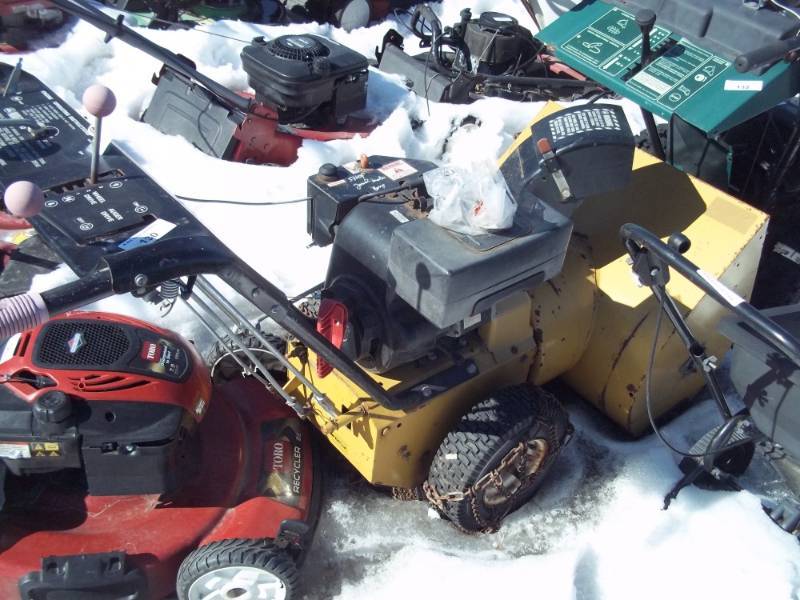 lot 130 image: Snow blower for parts or repair