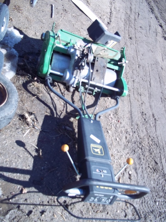 lot 140 image: John Deere Reel Mower for parts or repair