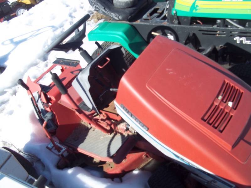lot 144 image: Riding Lawn Mower for parts or repair