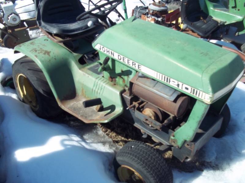 lot 148 image: Riding Lawn Mower for parts or repair