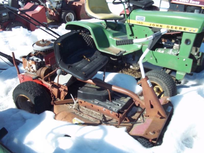 lot 149 image: Riding Lawn Mower for parts or repair