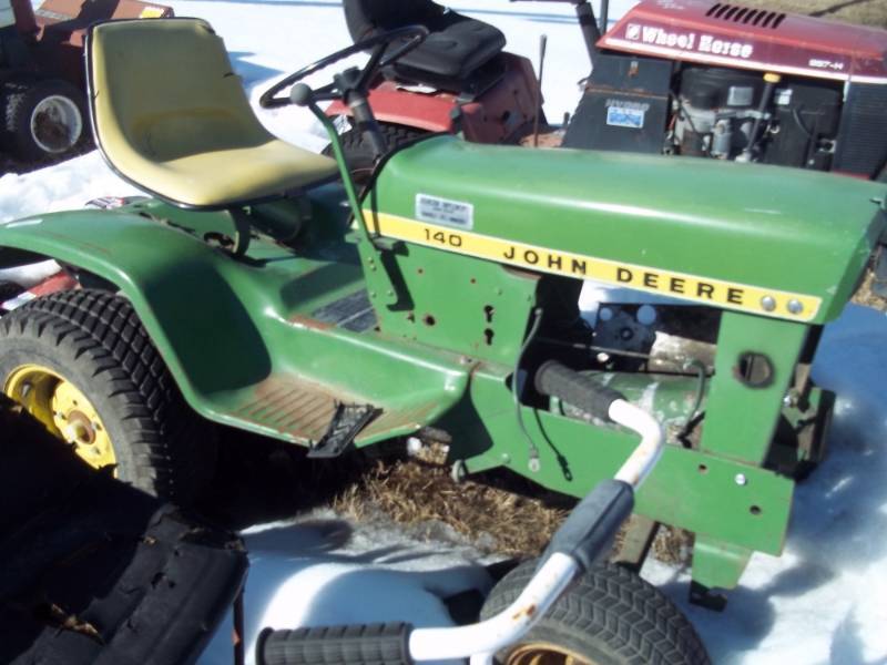lot 150 image: Riding Lawn Mower for parts or repair